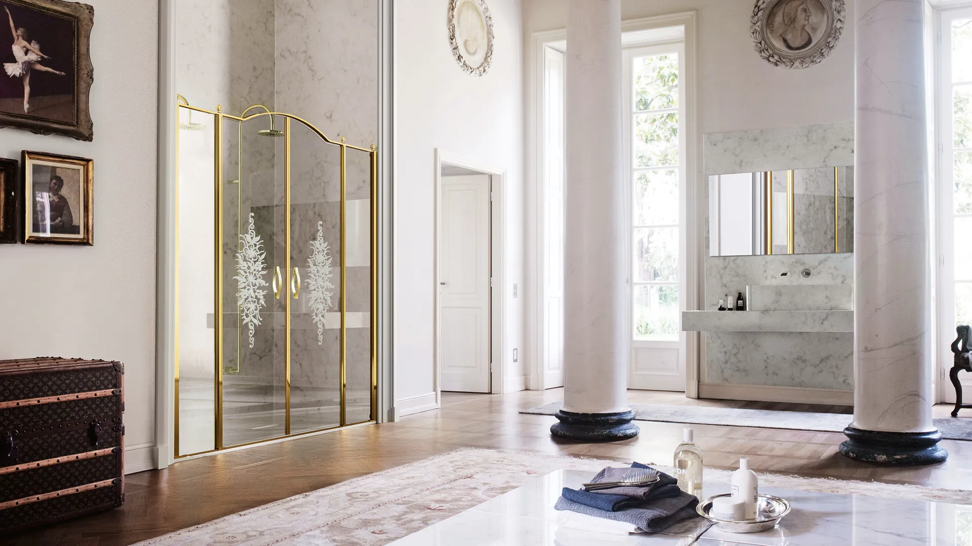 Vismaravetro - classic-style shower enclosure with hinged door - Gold collection