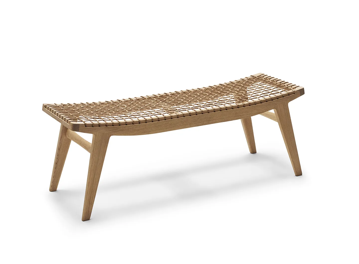 Klismos by Knoll – Bench by Antonio Citterio, Ph. Federico Cedrone