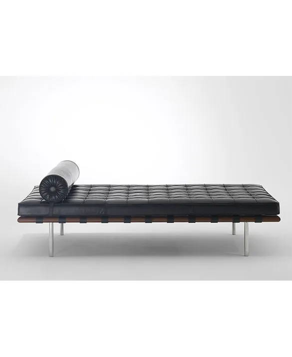 Barcelona® Couch by Ludwig Mies van der Rohe, Ph. Courtesy of Knoll