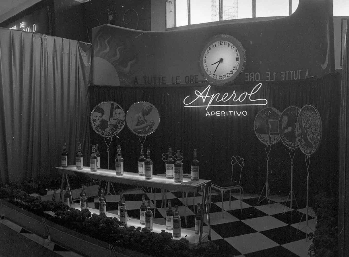 Stand Distilleria F.lli Barbieri, Fiera Campionaria di Milano, 1963, bianco e nero