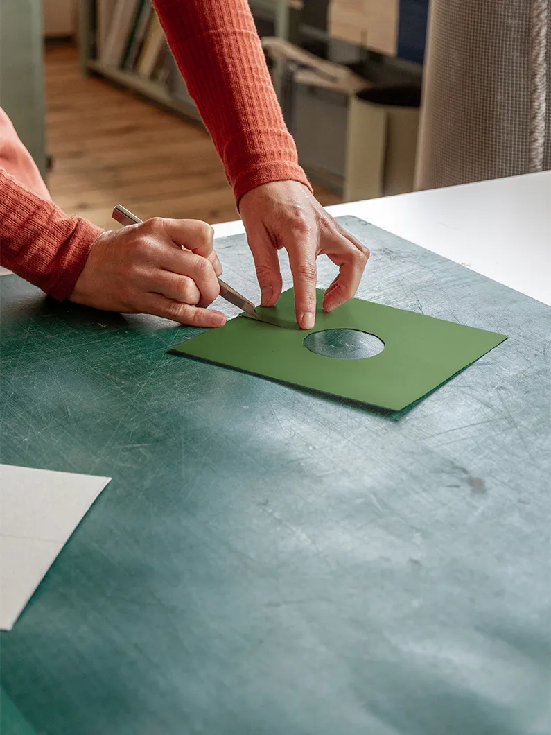 raw edges, cosmic table, process, salone milano