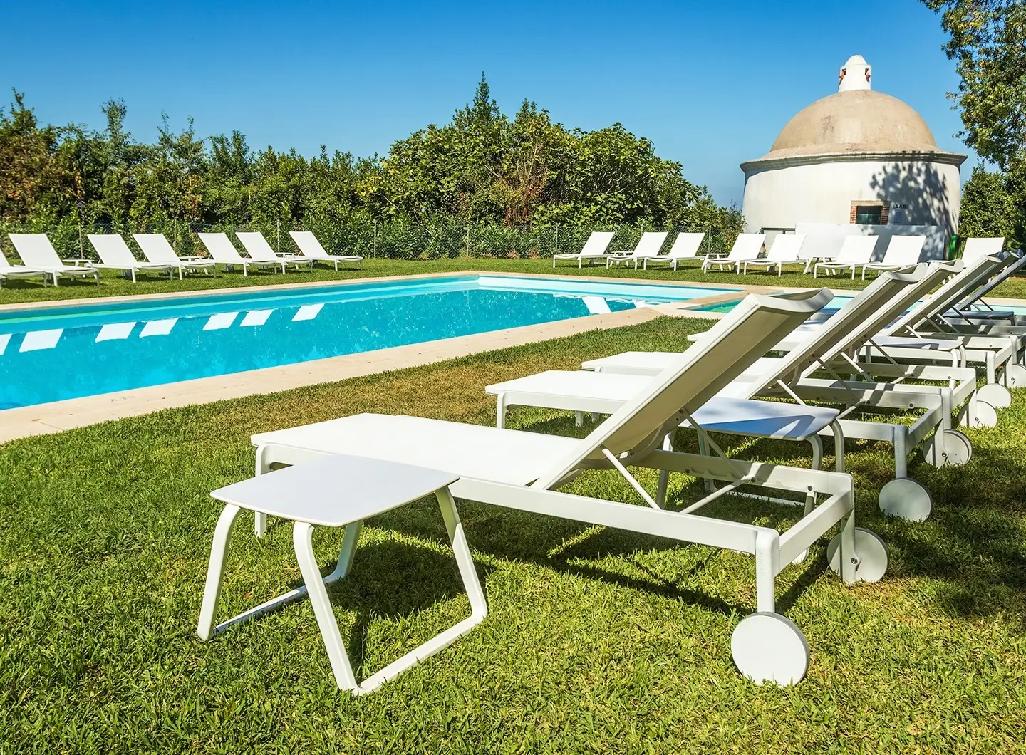 LAGO sun lounger. Ezpeleta