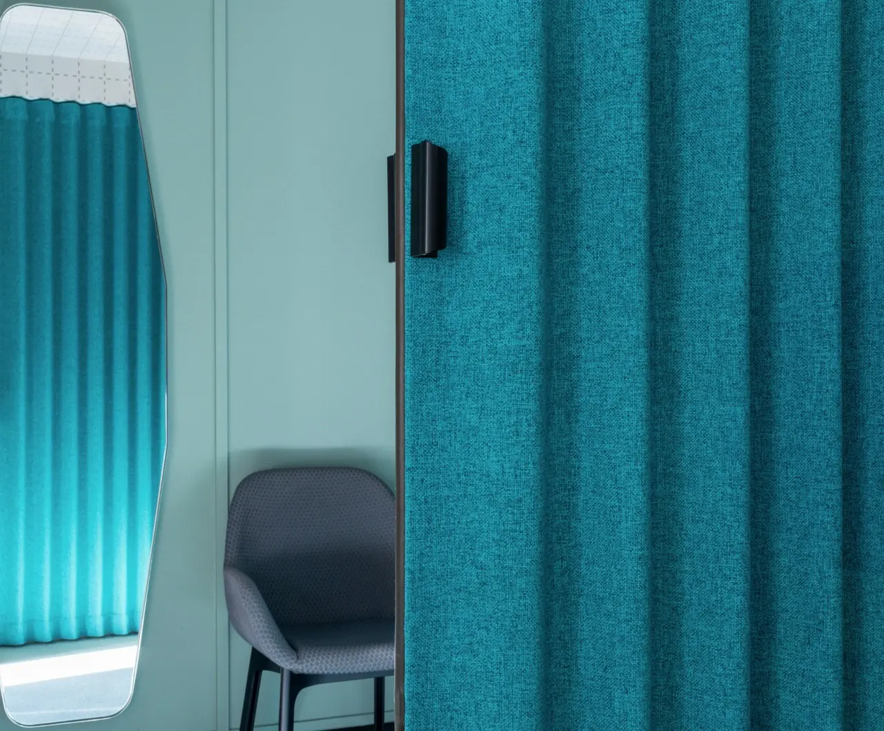 Dooor. Folding door with lateral opening