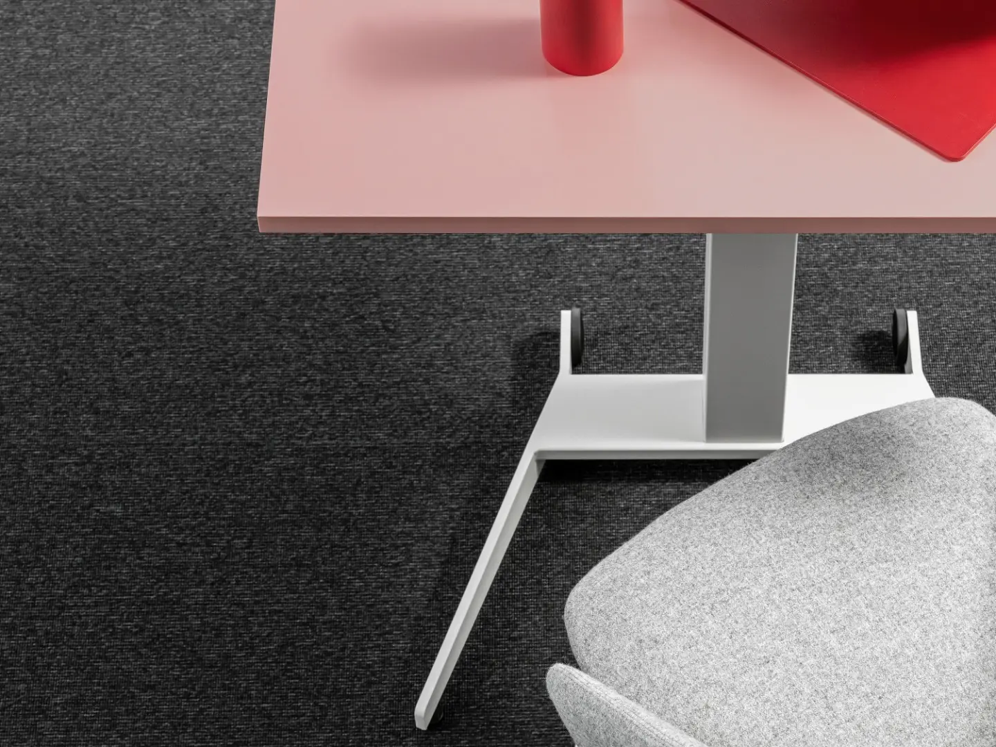 MARA / Follow Me table, Icon armchair