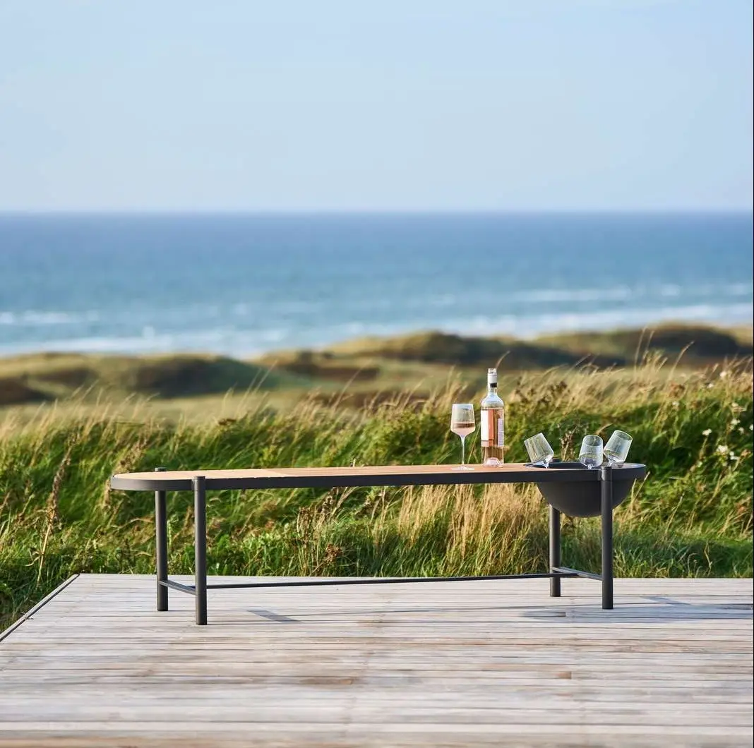mindo 117 bench in teak and aluminium. Design by Rikke Frost.