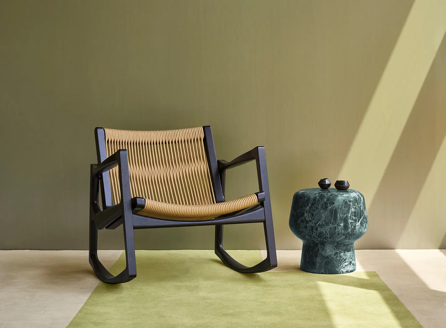 ClassiCon_kilkenny_rug_euvira_rocking_chair_corker_no1_marble.jpg