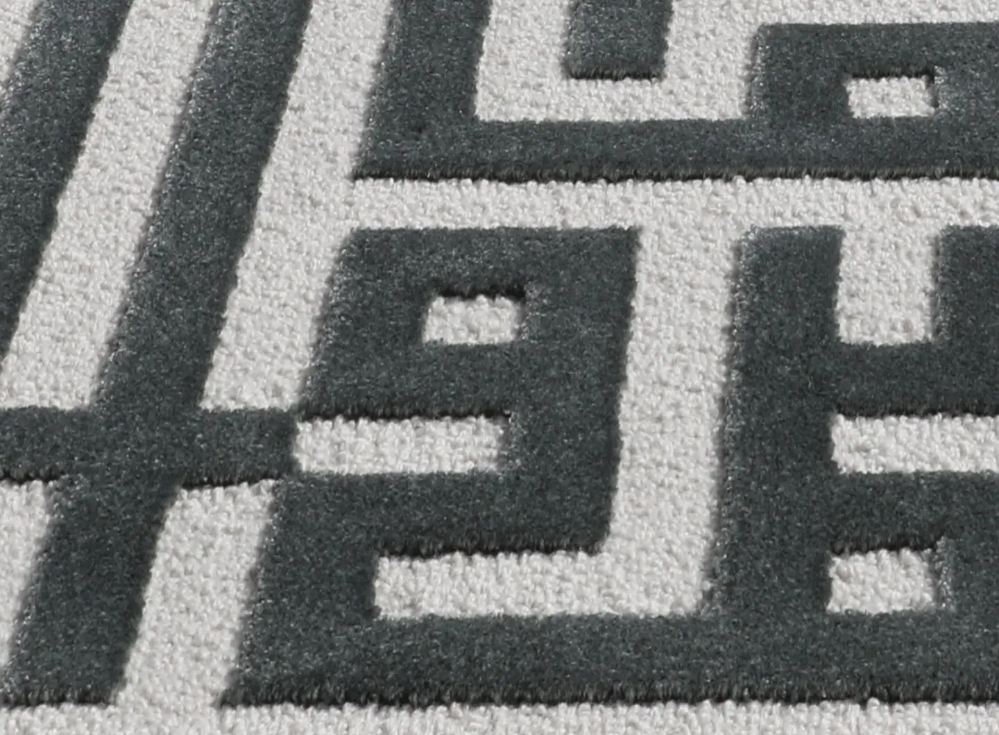 Carpet_Edition_KenScott_LABIRINTO_Wall100_Var.9_Detail_3.jpg