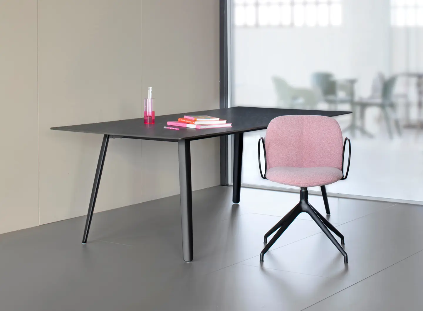 SCAB revolving Mentha armchair